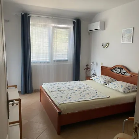 Апартамент Two-bedroom Sea View Romantika Созопол
