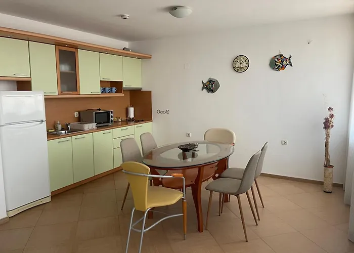 Two-bedroom Sea View Romantika Апартаменты
